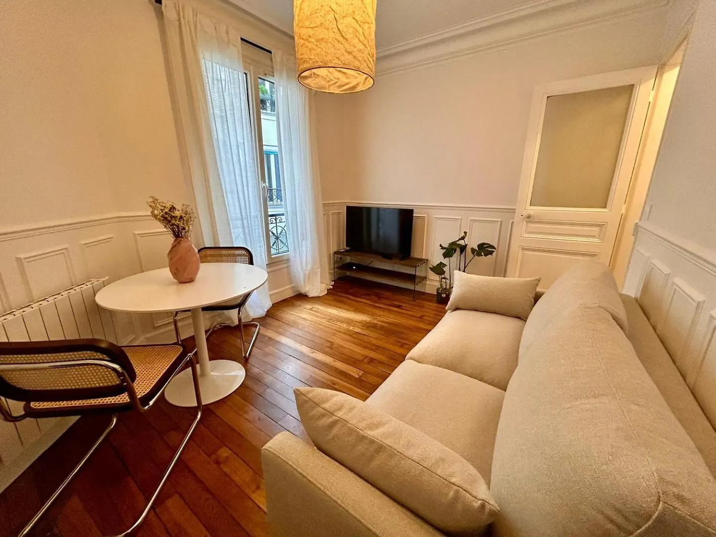 Parisian Nest contacts