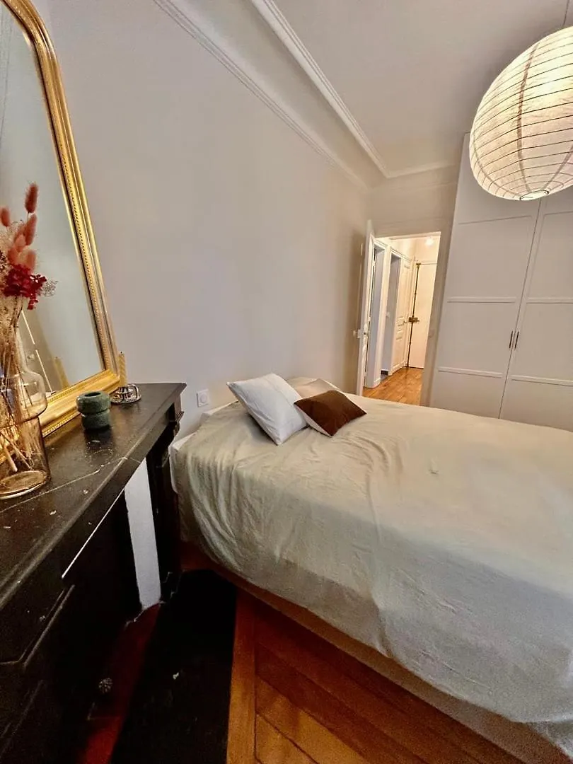 Parisian Nest 아파트 0*, 파리